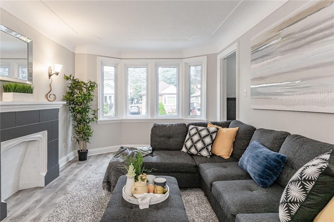 33 Wavell Avenue|Unit #UPPER