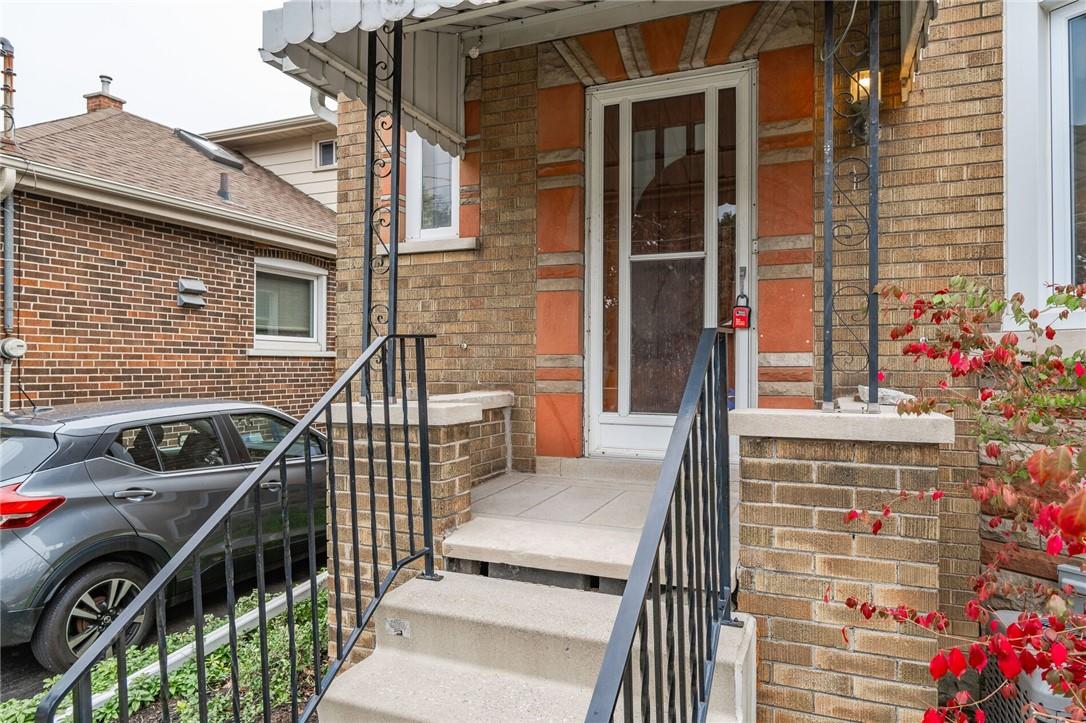 33 Wavell Avenue|Unit #UPPER