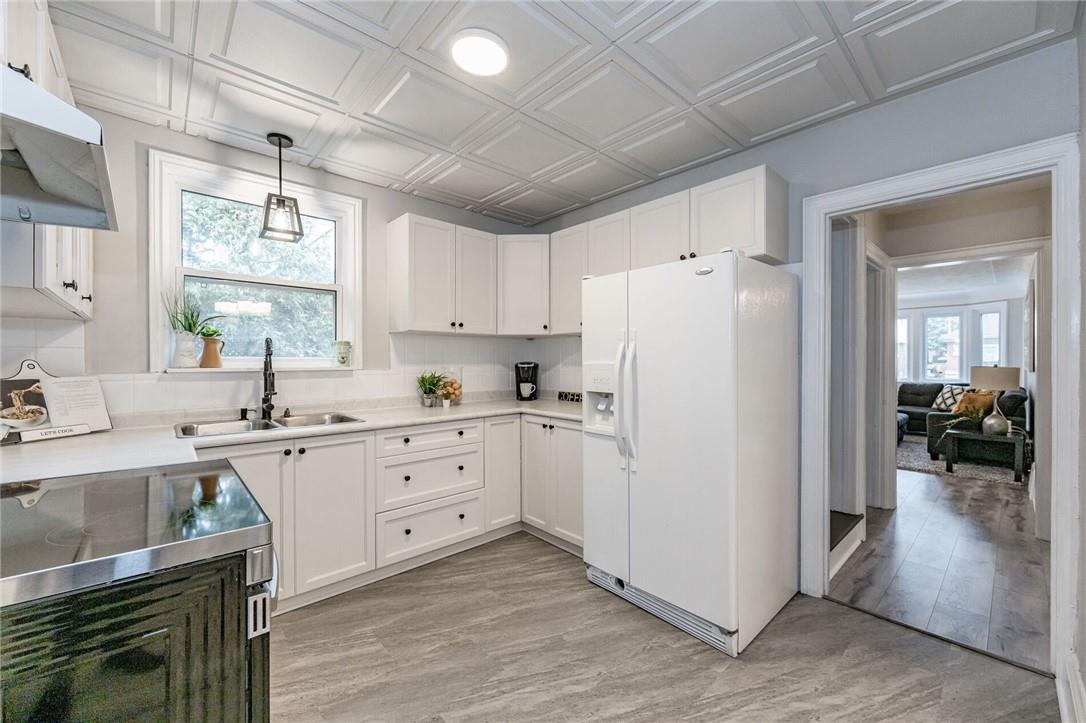 33 Wavell Avenue|Unit #UPPER