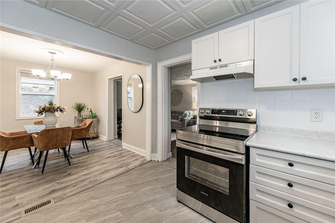 33 Wavell Avenue|Unit #UPPER