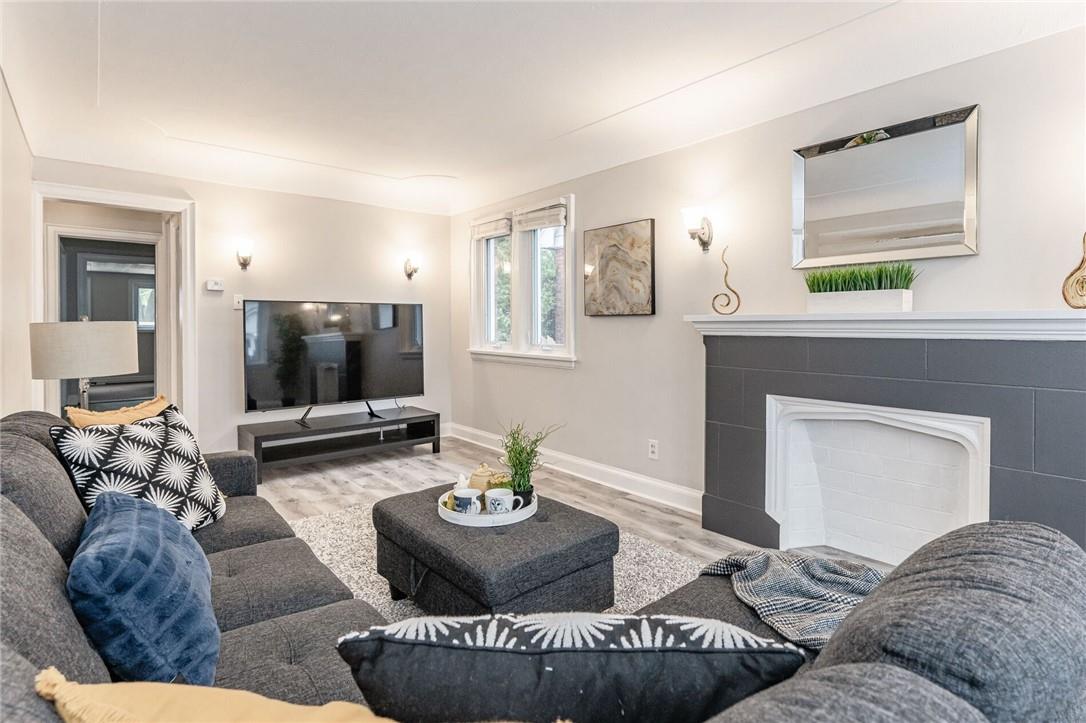 33 Wavell Avenue|Unit #UPPER