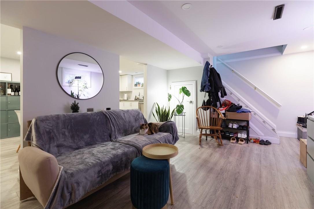 10 BUCKINGHAM Drive|Unit #LOWER
