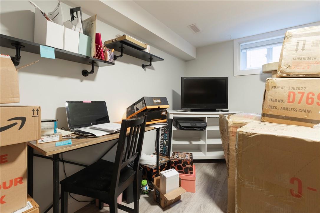 10 BUCKINGHAM Drive|Unit #LOWER