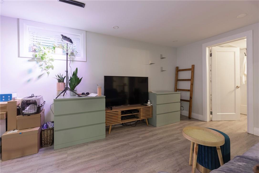 10 BUCKINGHAM Drive|Unit #LOWER