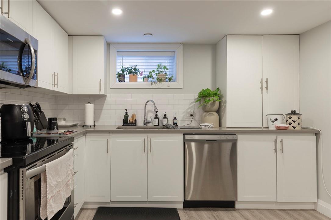 10 BUCKINGHAM Drive|Unit #LOWER