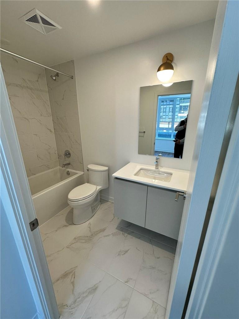 405 DUNDAS Street W|Unit #316