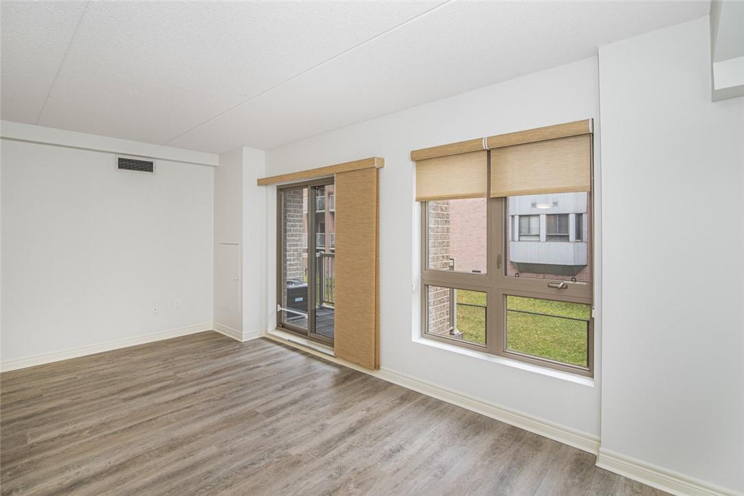 56 KERMAN Avenue|Unit #109