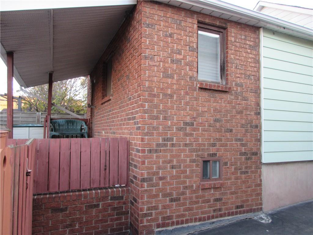 363 JOHN Street N