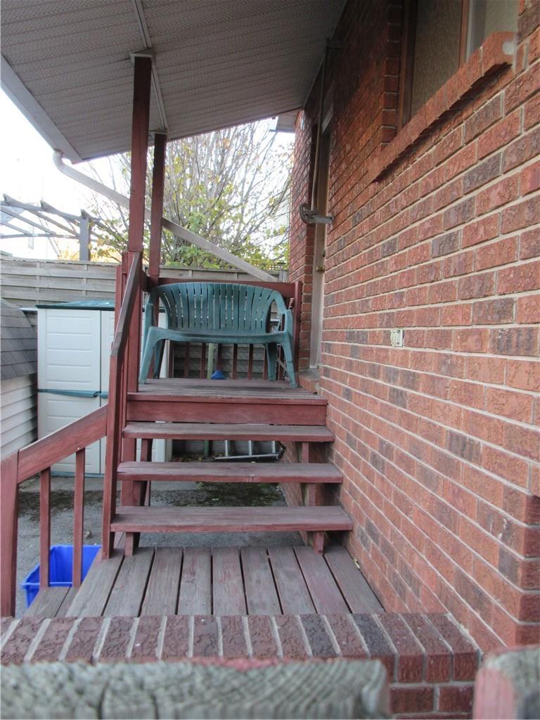 363 JOHN Street N