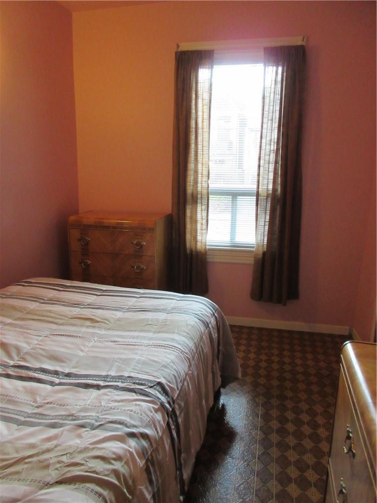 363 JOHN Street N