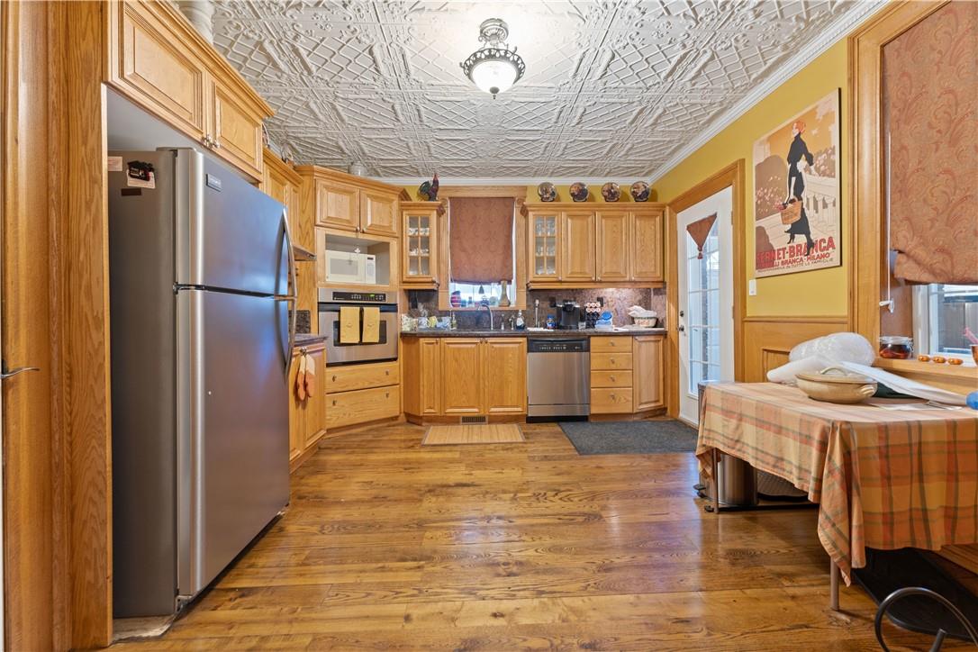 32 Rosslyn Avenue S