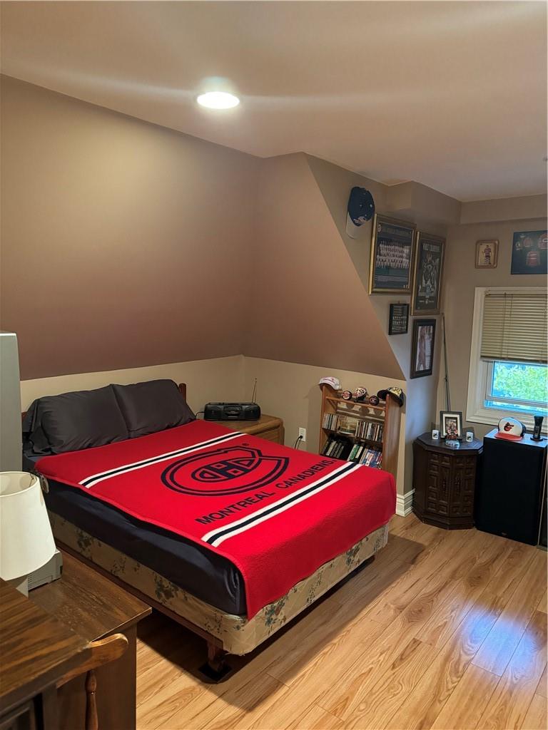 32 Rosslyn Avenue S