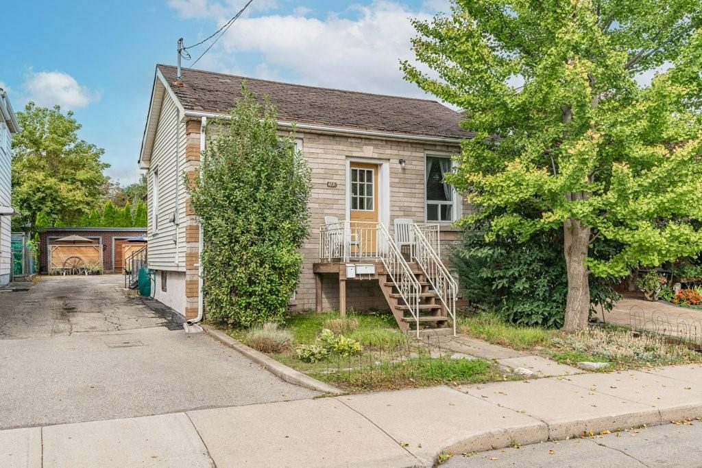 381 - 383 MacNab Street N