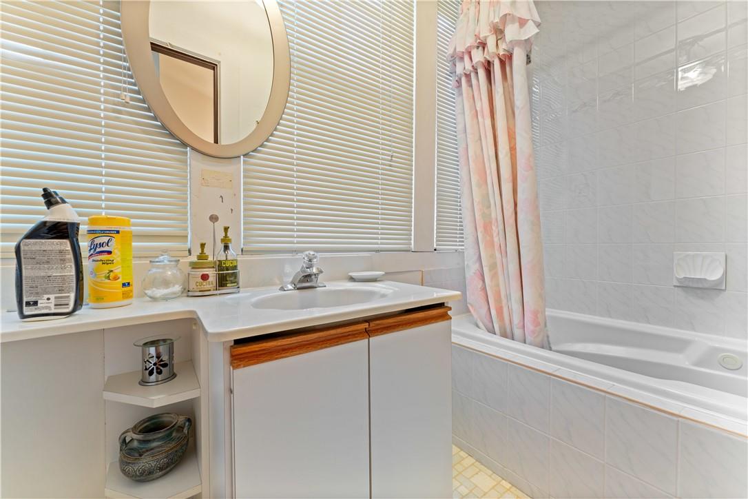32 Rosslyn Avenue S