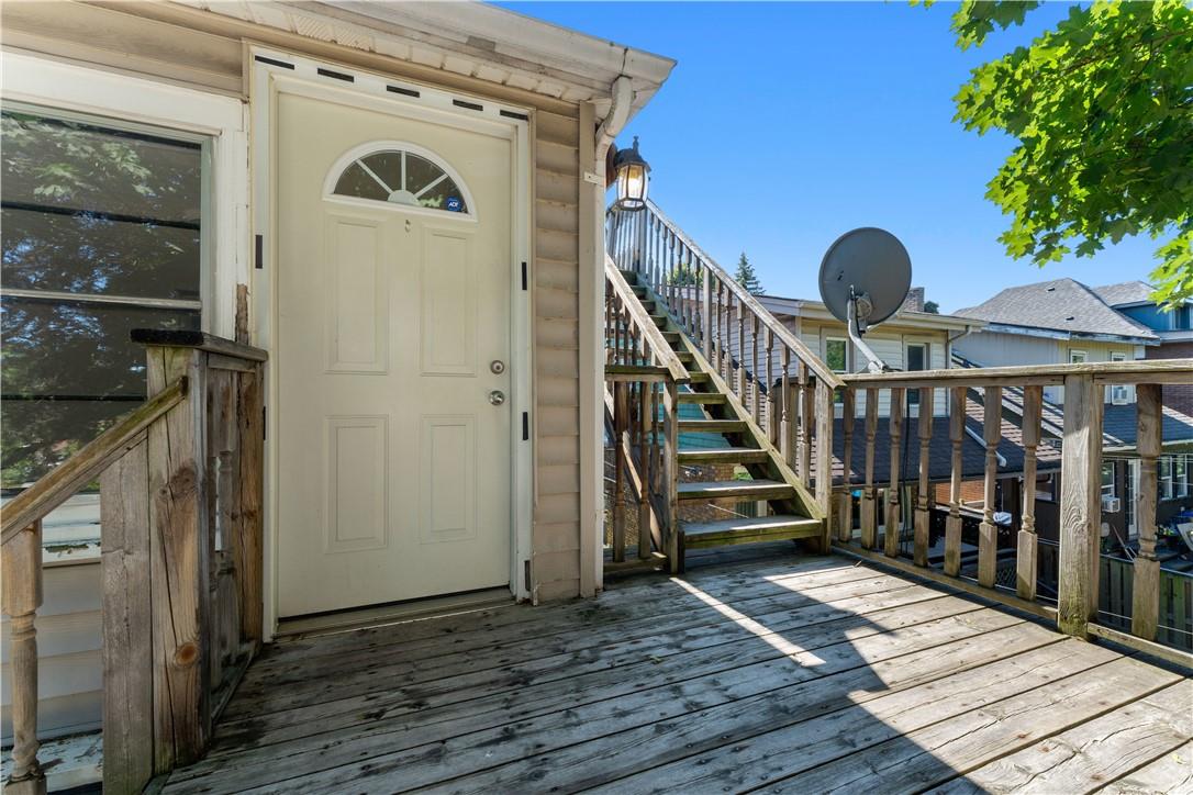 32 Rosslyn Avenue S
