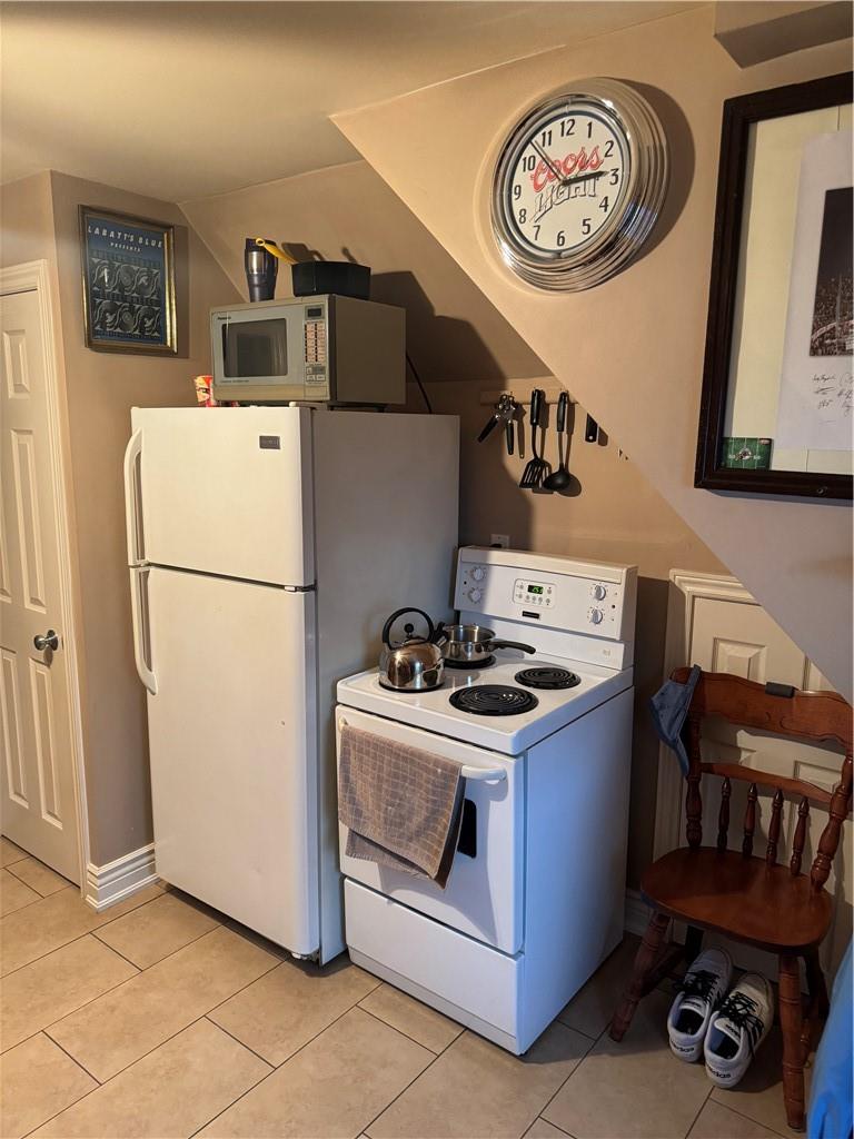 32 Rosslyn Avenue S