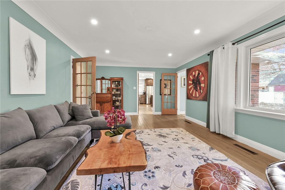 33 DUDHOPE Avenue