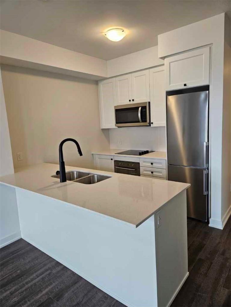 600 North Service Road|Unit #113