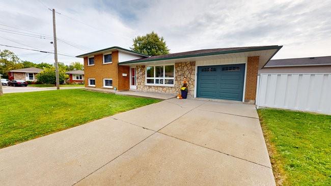 25 PARKLANDS Drive