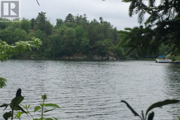 801 Strawhill LN, Leeds & Thousand Islands