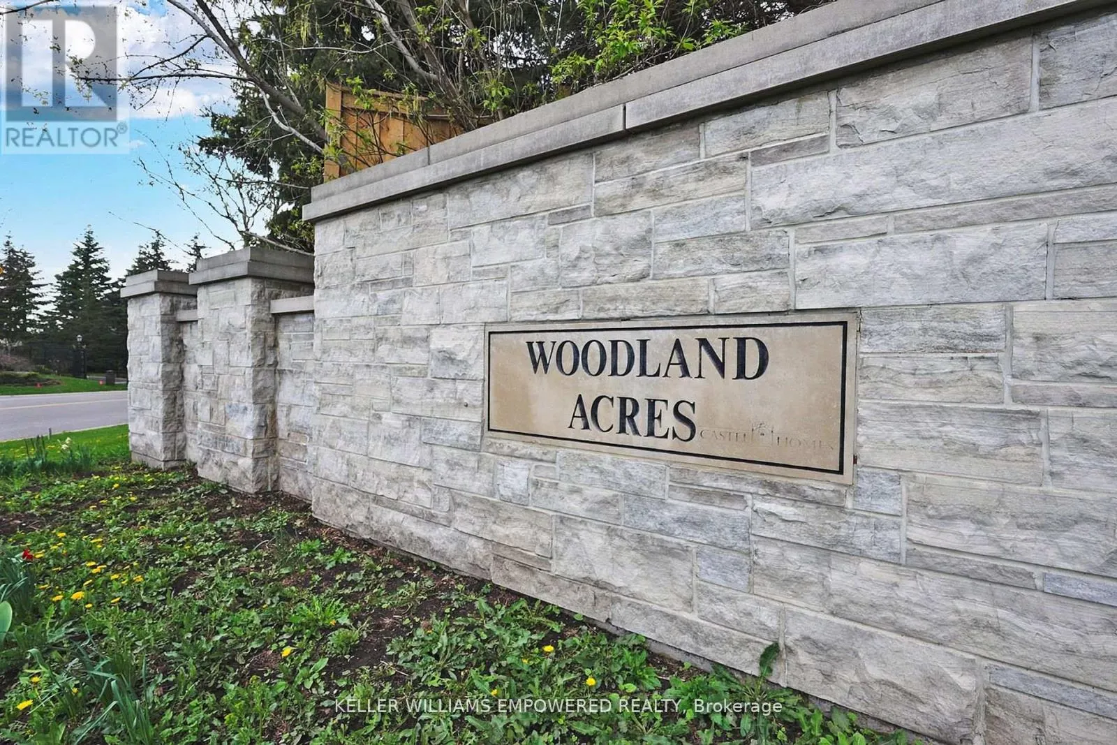 2 HONEY LOCUST COURT