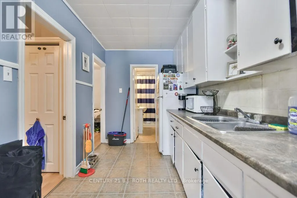 8 SUMMERSET PLACE