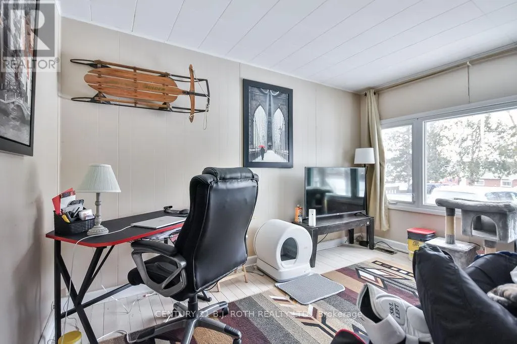 8 SUMMERSET PLACE