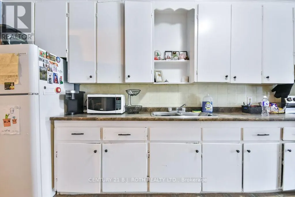 8 SUMMERSET PLACE