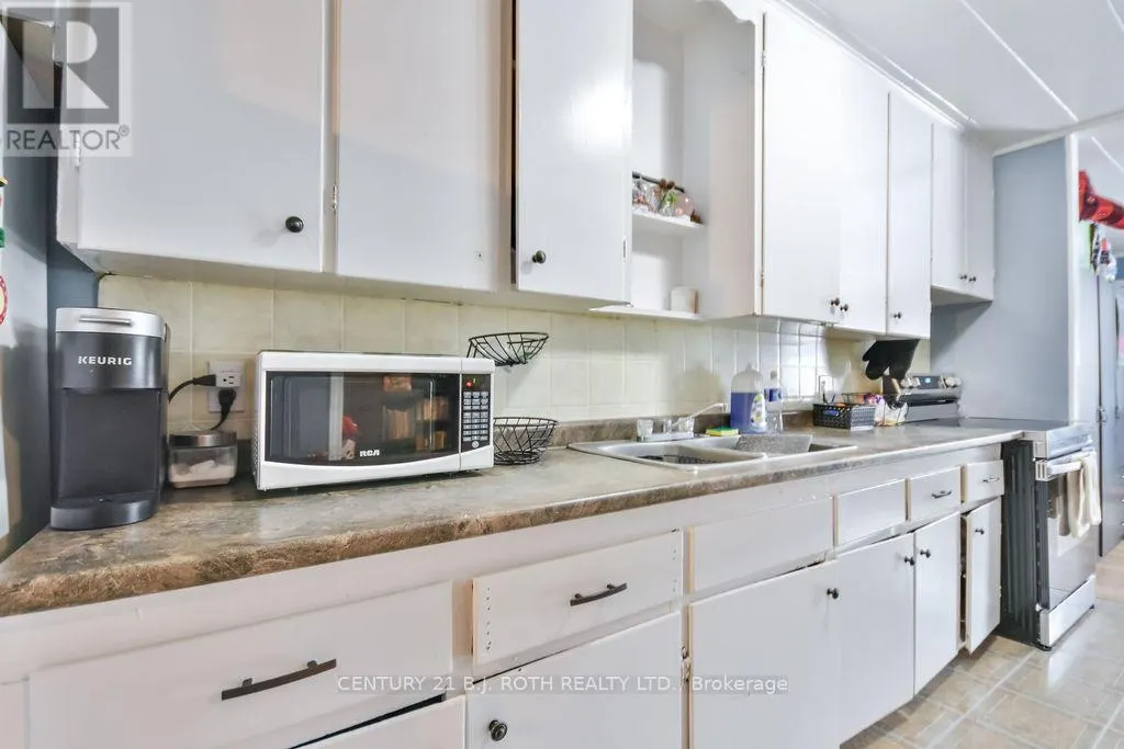 8 SUMMERSET PLACE