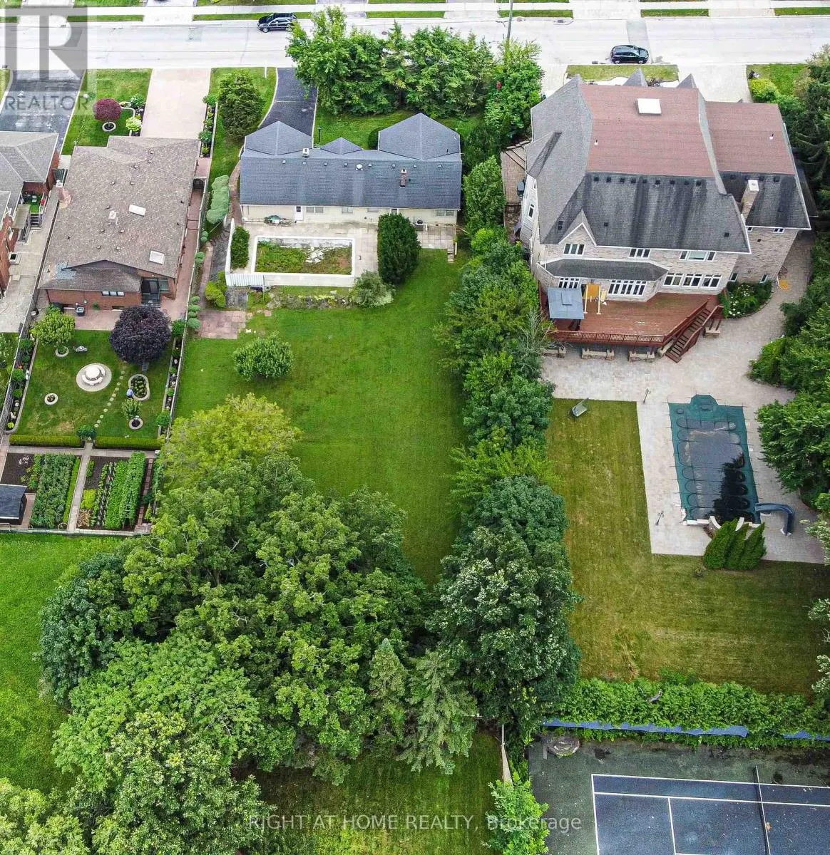 46 ROOSEVELT DRIVE