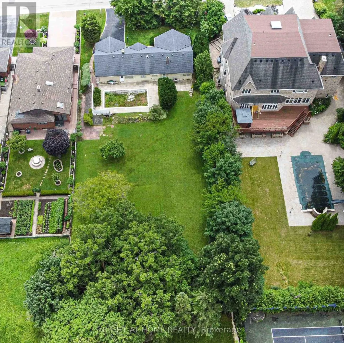 46 ROOSEVELT DRIVE