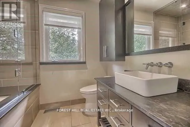 9 VISTAVIEW BOULEVARD