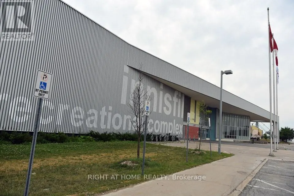 7523 YONGE STREET