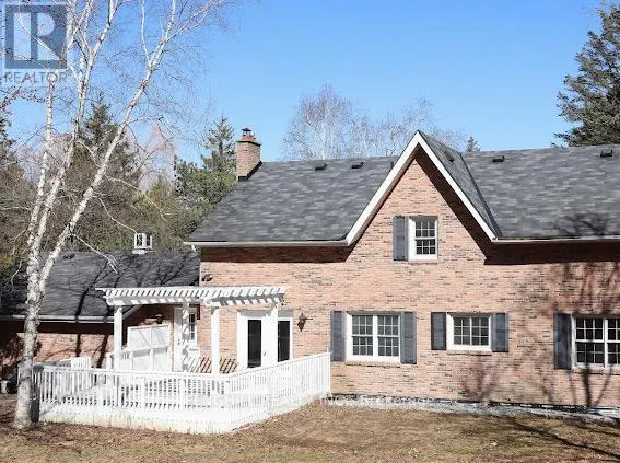 8 BLUE GRASS DRIVE