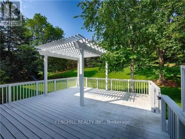 8 BLUE GRASS DRIVE