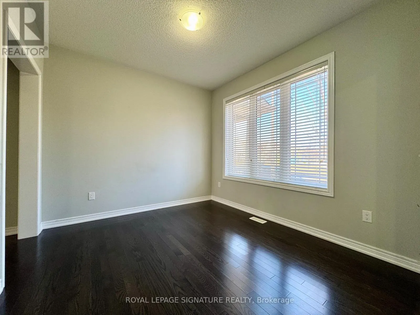 24 DIAMOND JUBILEE DRIVE