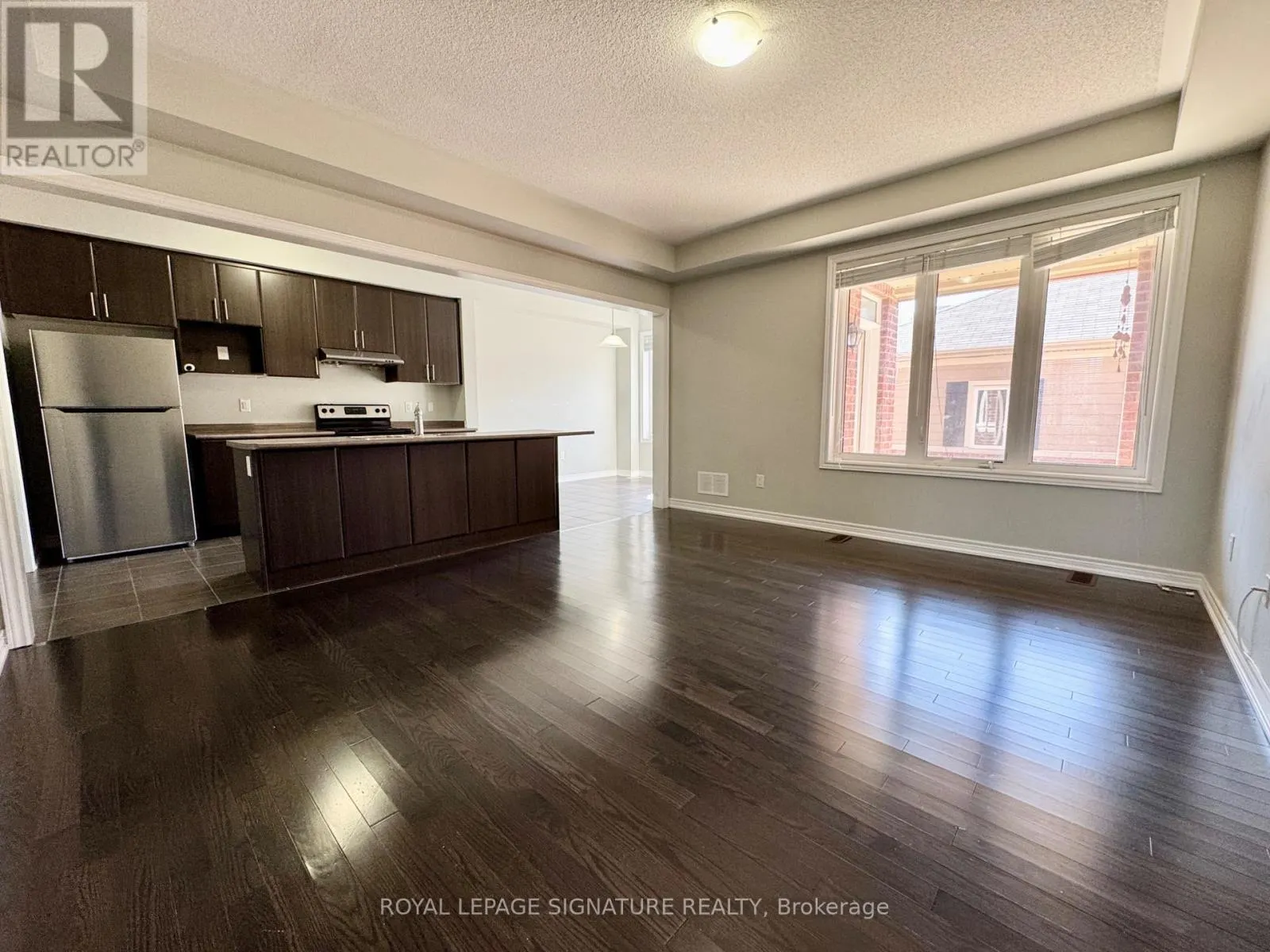 24 DIAMOND JUBILEE DRIVE