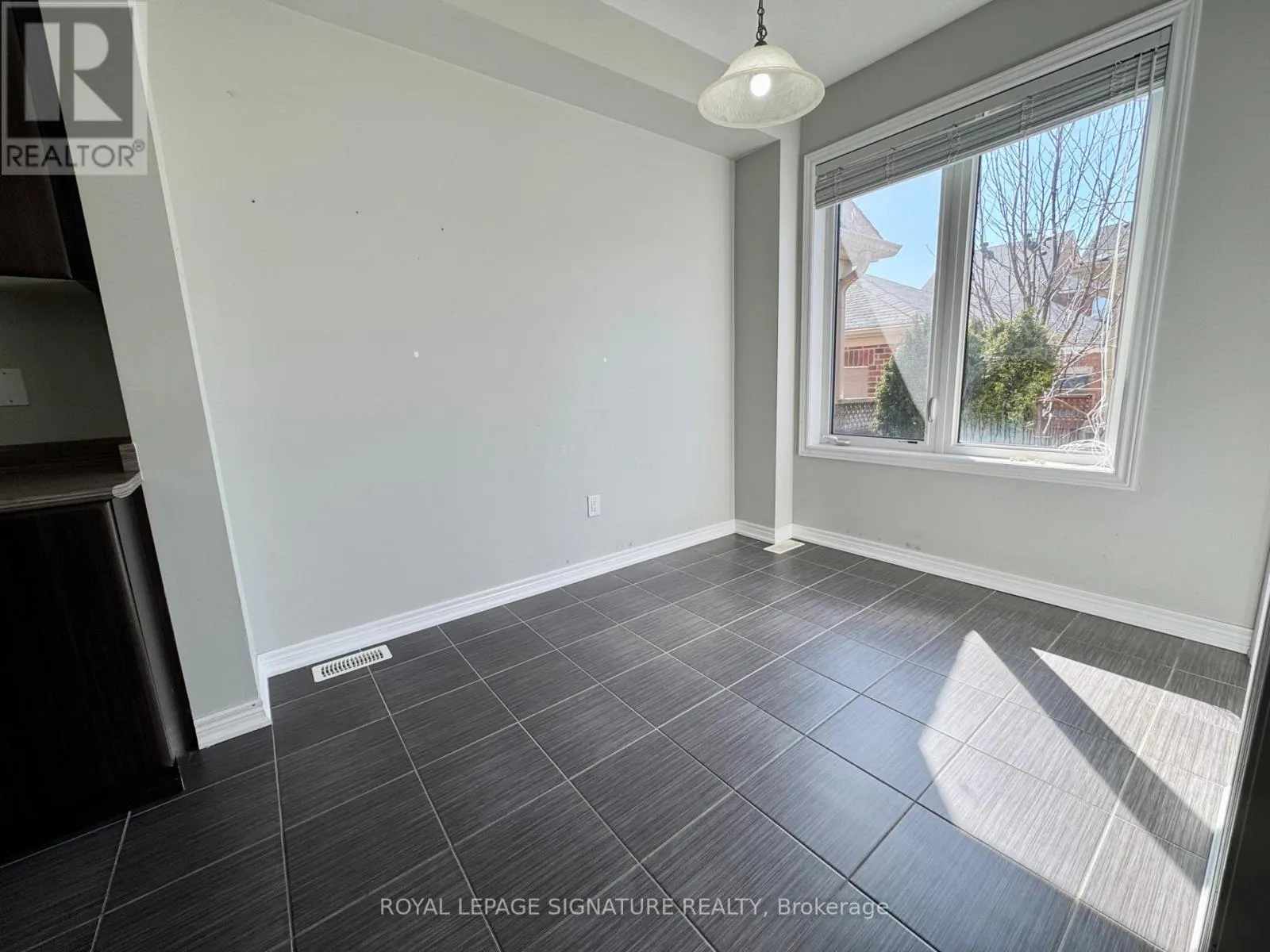 24 DIAMOND JUBILEE DRIVE