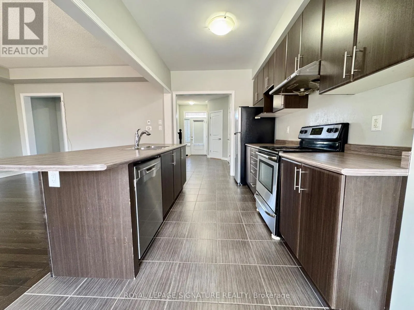 24 DIAMOND JUBILEE DRIVE