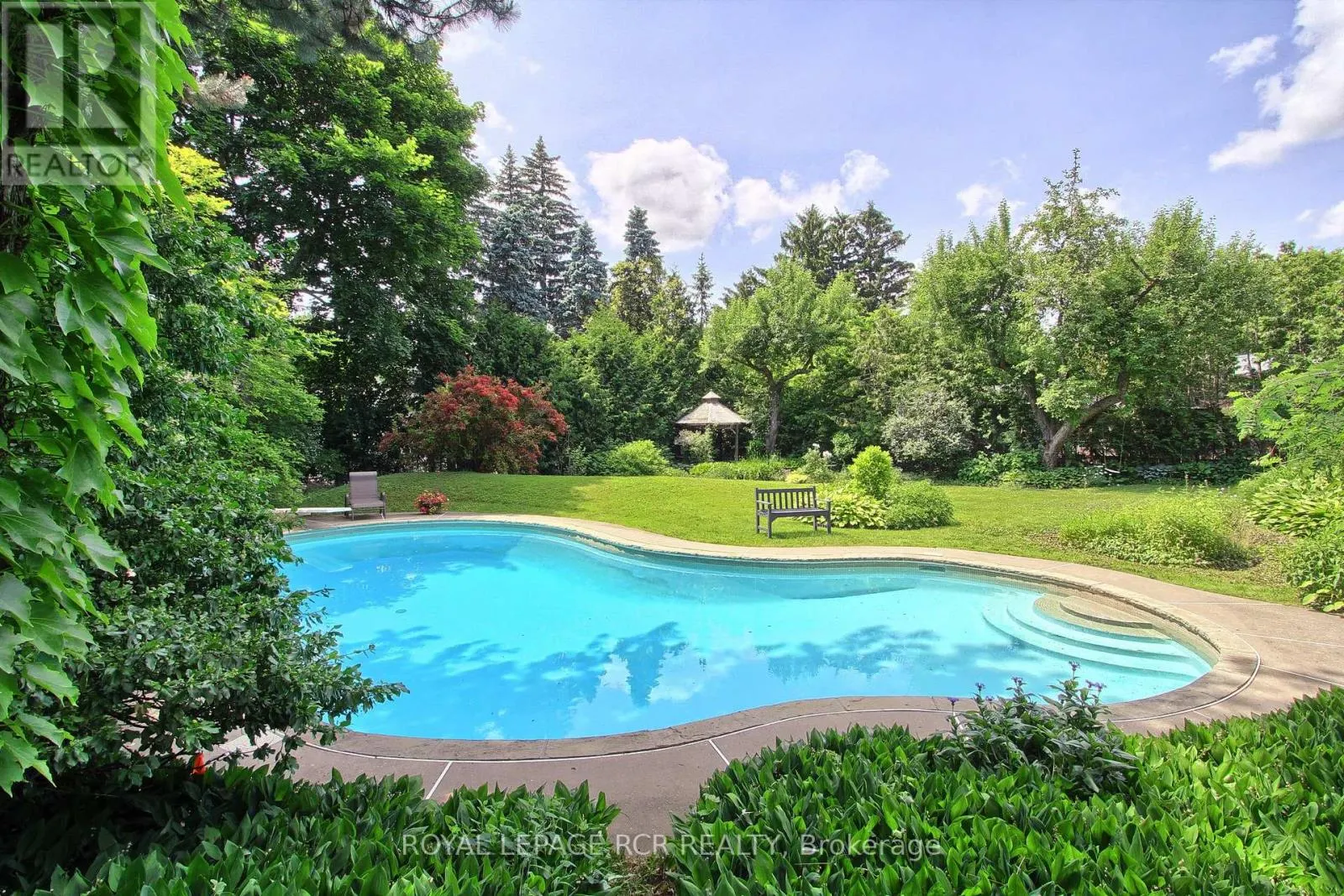 4 THORNLEA COURT