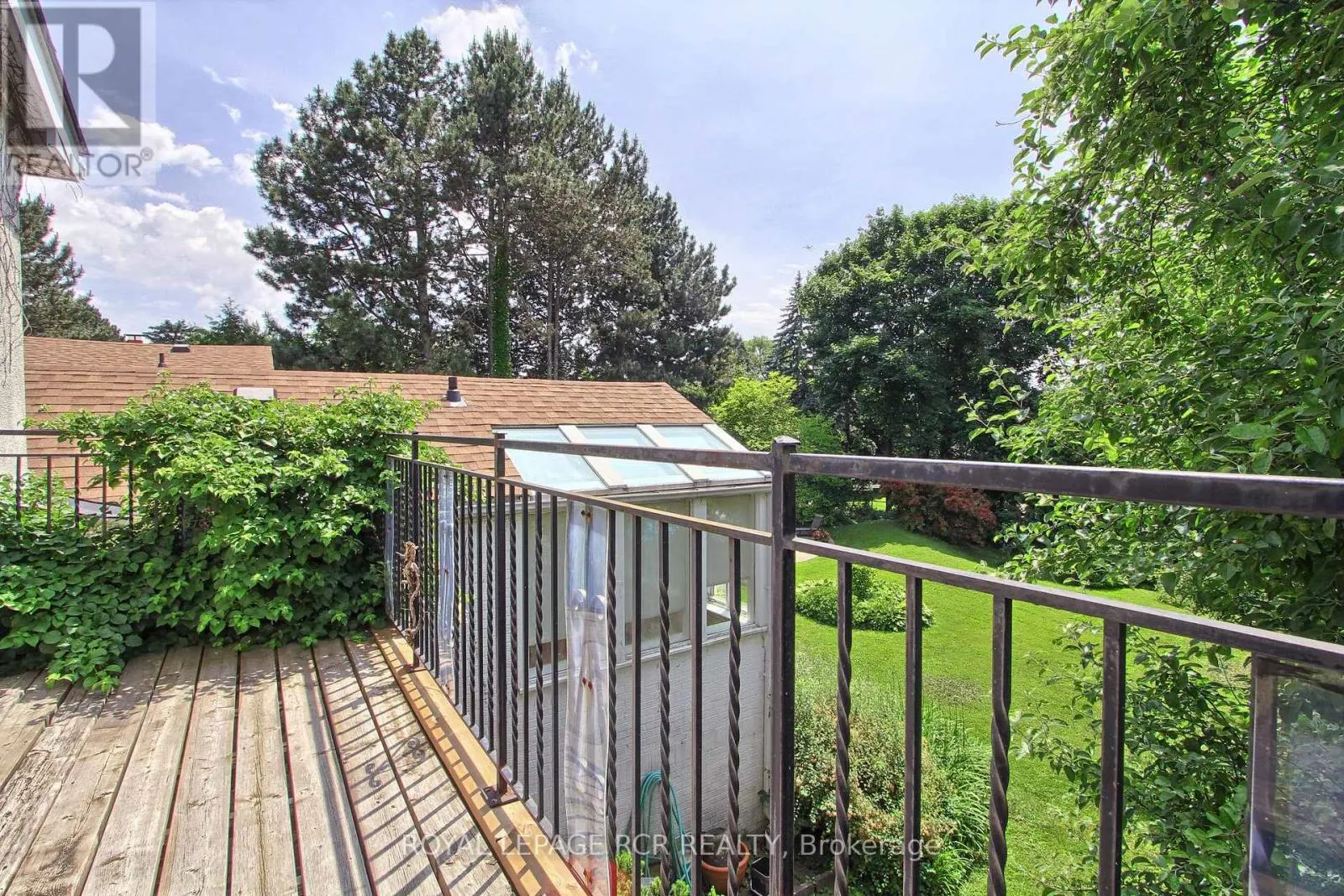 4 THORNLEA COURT