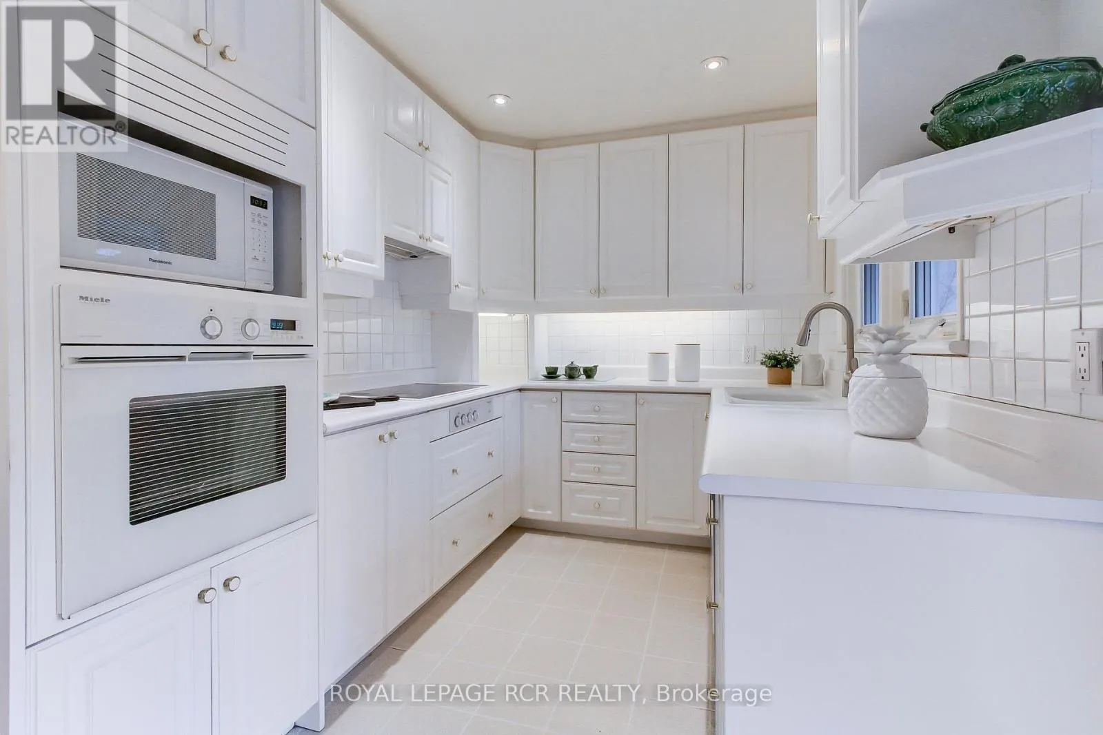 4 THORNLEA COURT