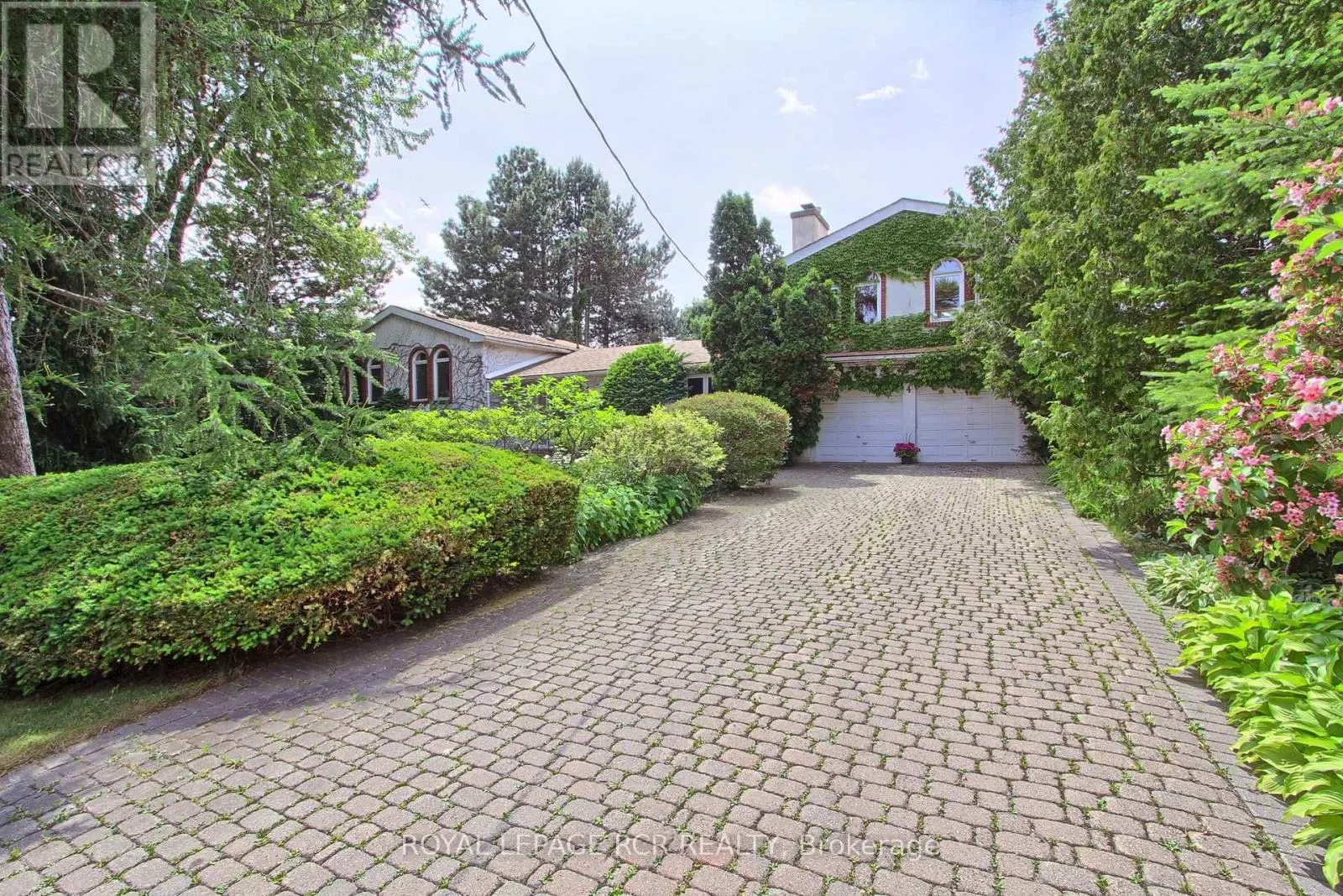 4 THORNLEA COURT
