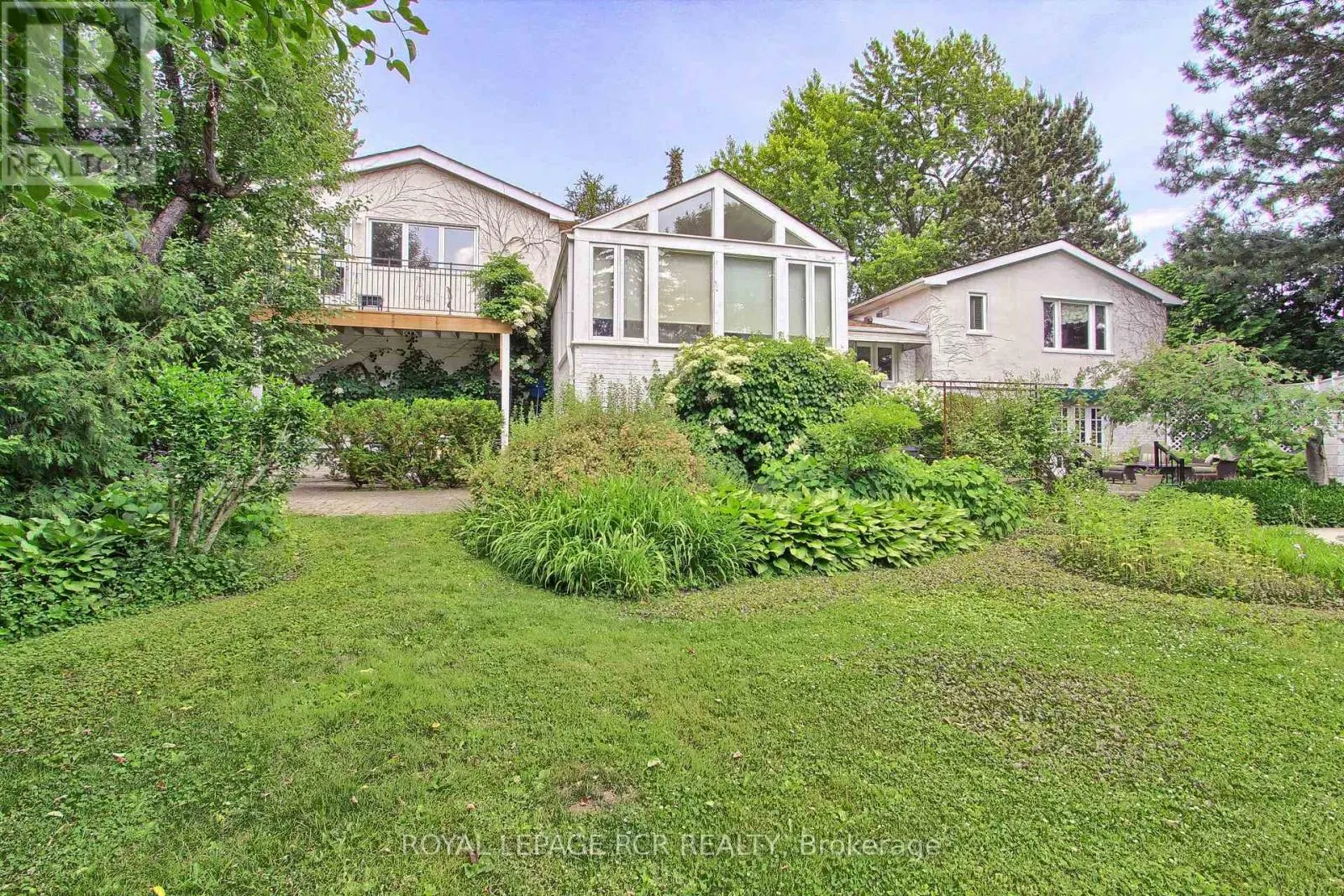 4 THORNLEA COURT