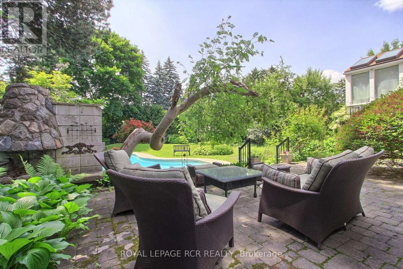 4 THORNLEA COURT