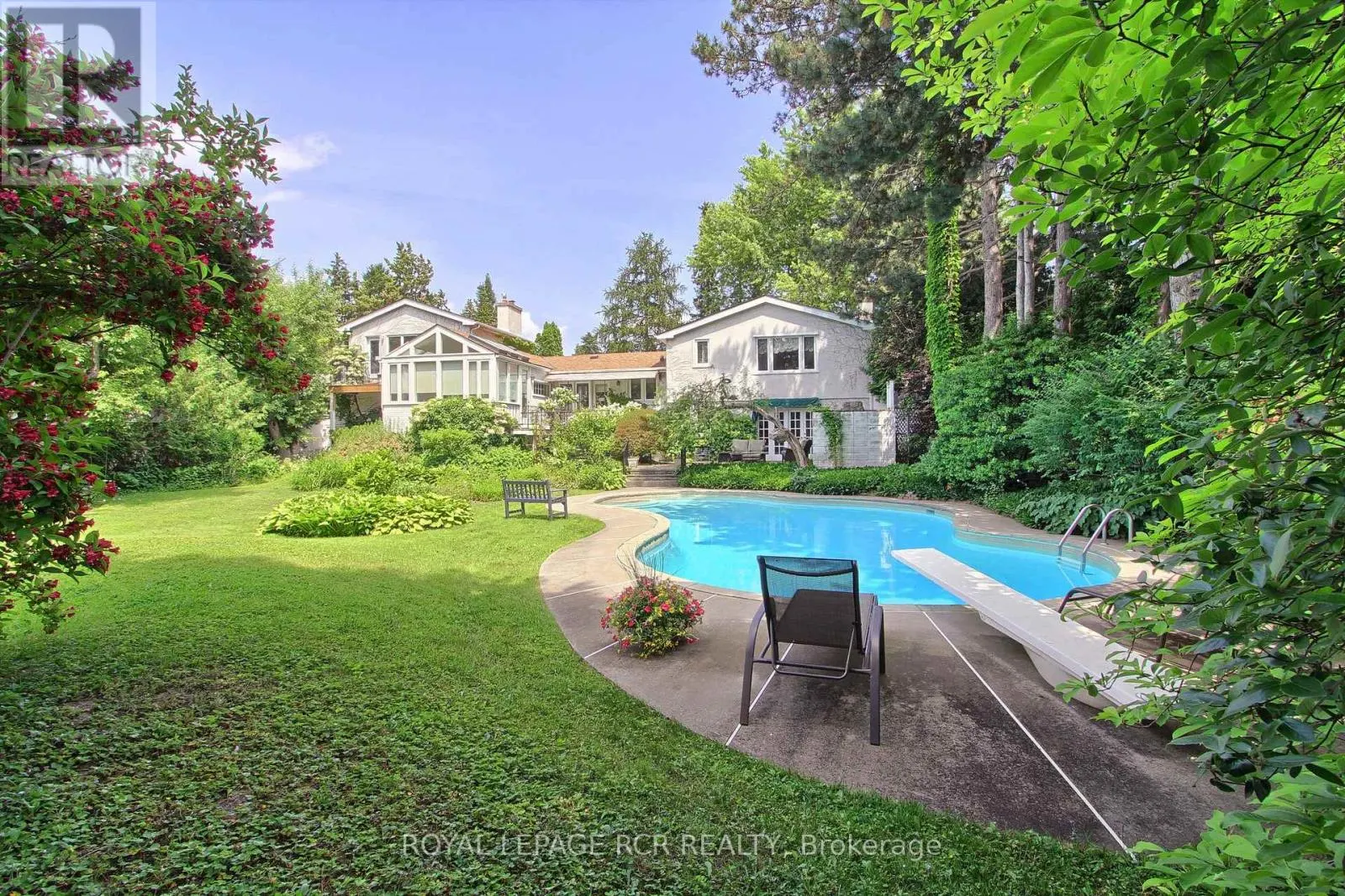 4 THORNLEA COURT