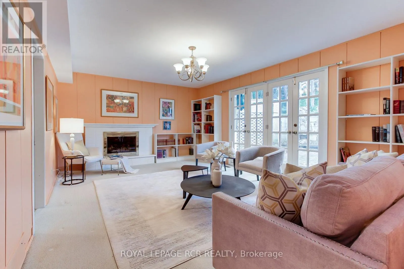 4 THORNLEA COURT