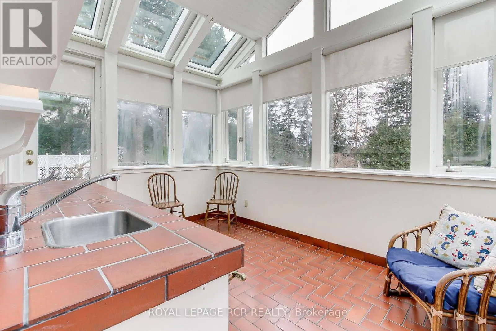 4 THORNLEA COURT