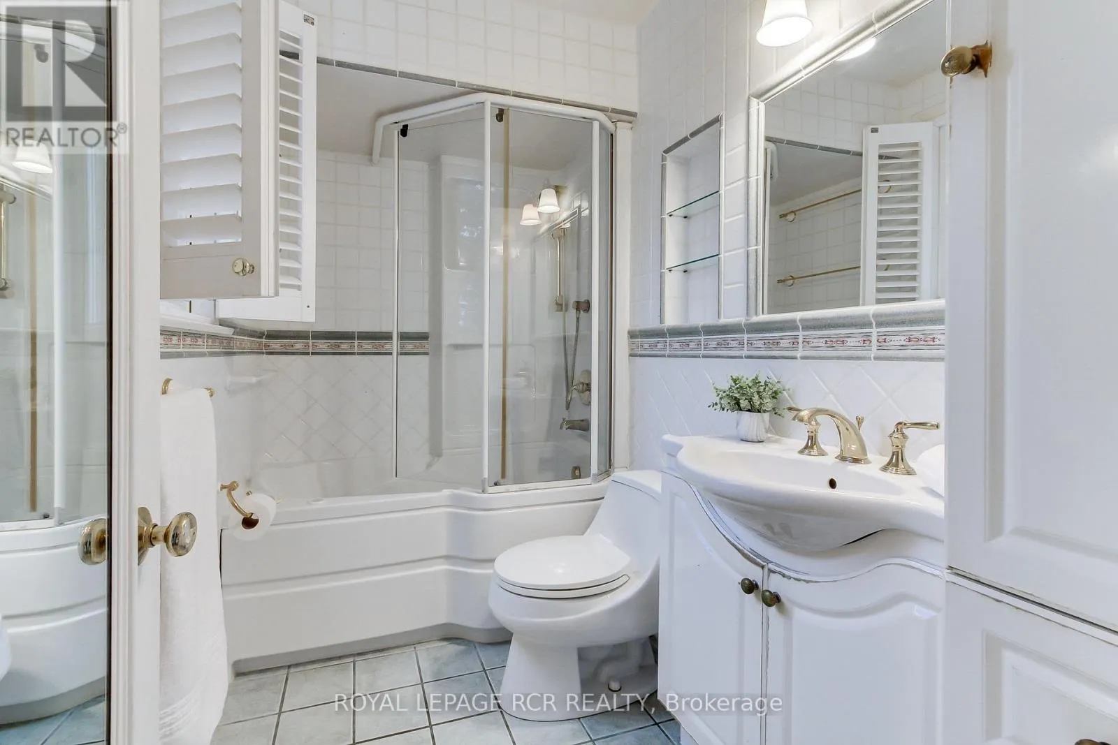 4 THORNLEA COURT
