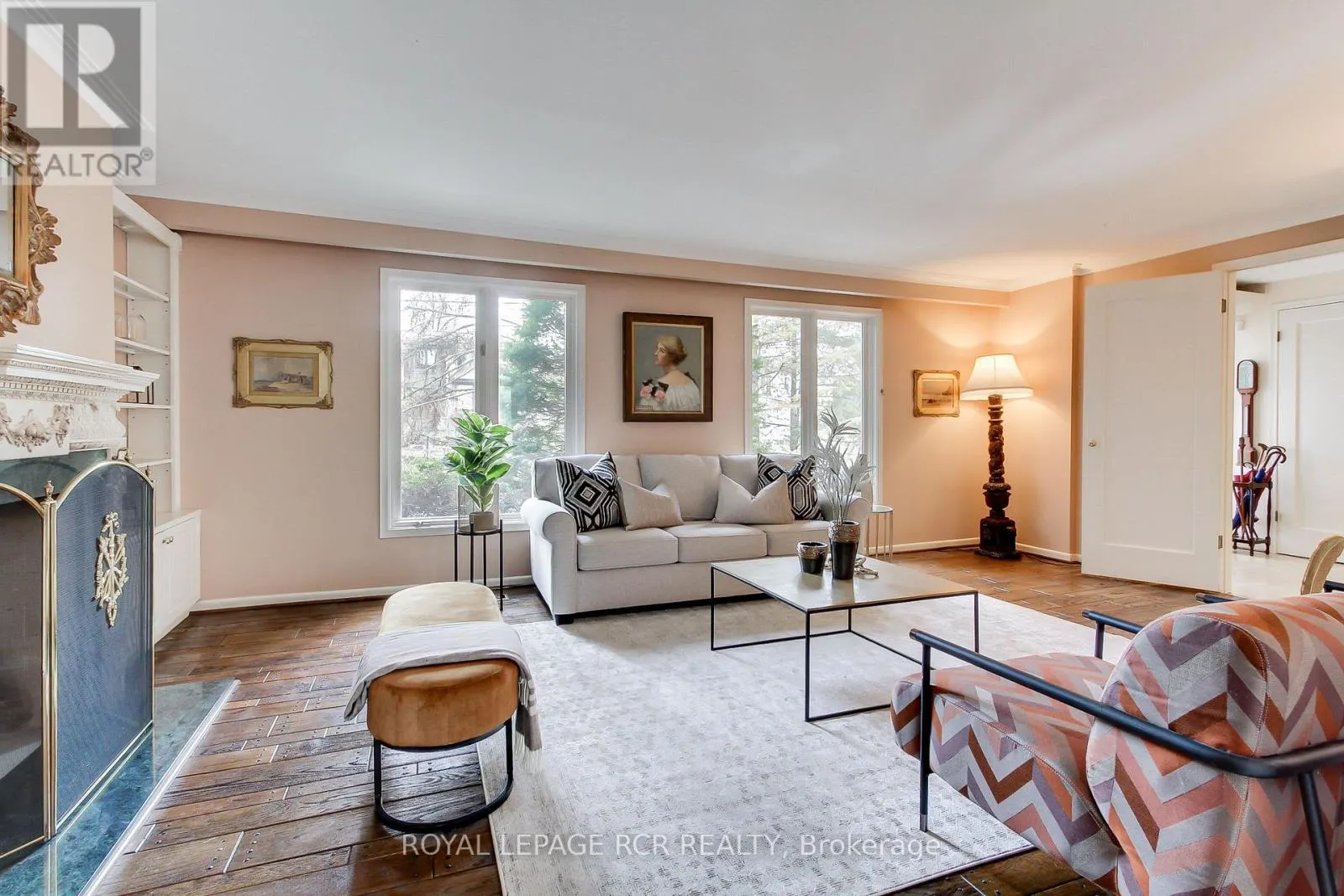 4 THORNLEA COURT